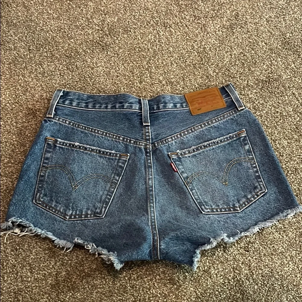 Levis -Distressed Women's Shorts - Picture 2 of 5